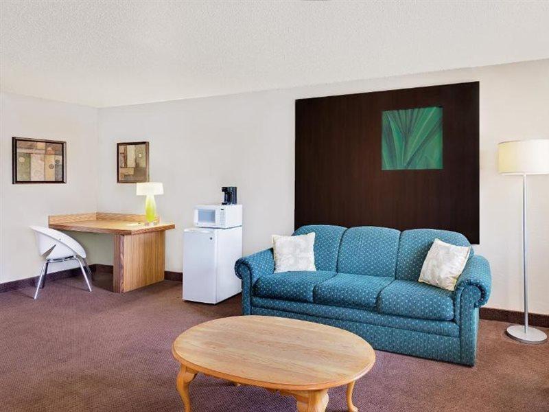 Super 8 By Wyndham Newburgh/West Point Stewart Intl Airport Motel Ngoại thất bức ảnh