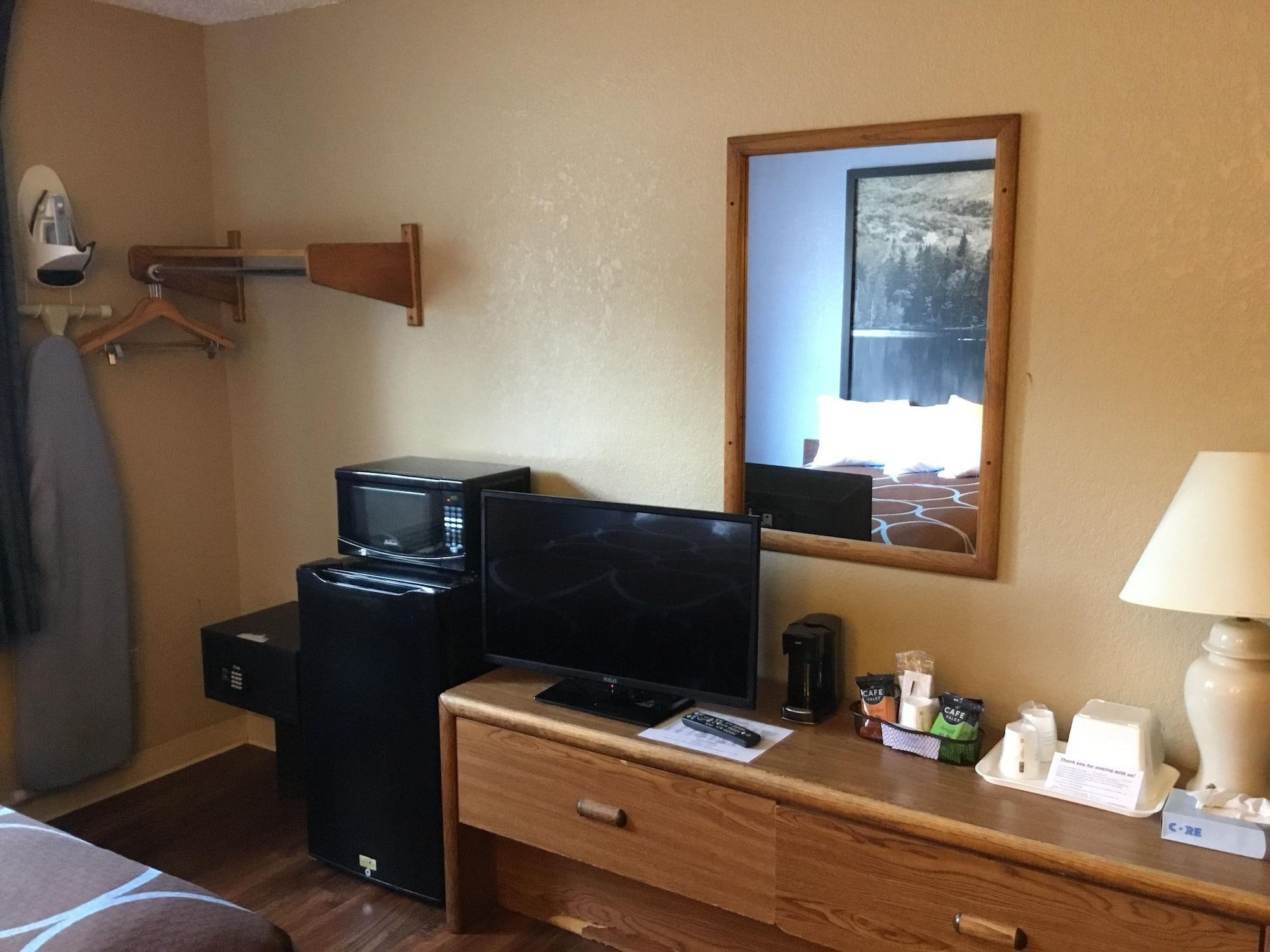 Super 8 By Wyndham Newburgh/West Point Stewart Intl Airport Motel Ngoại thất bức ảnh