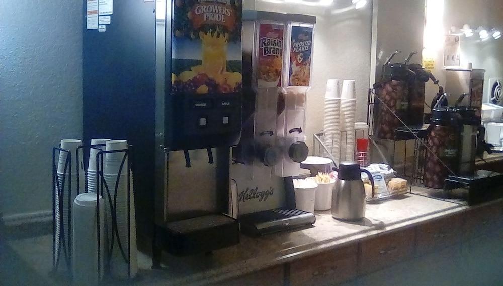 Super 8 By Wyndham Newburgh/West Point Stewart Intl Airport Motel Ngoại thất bức ảnh