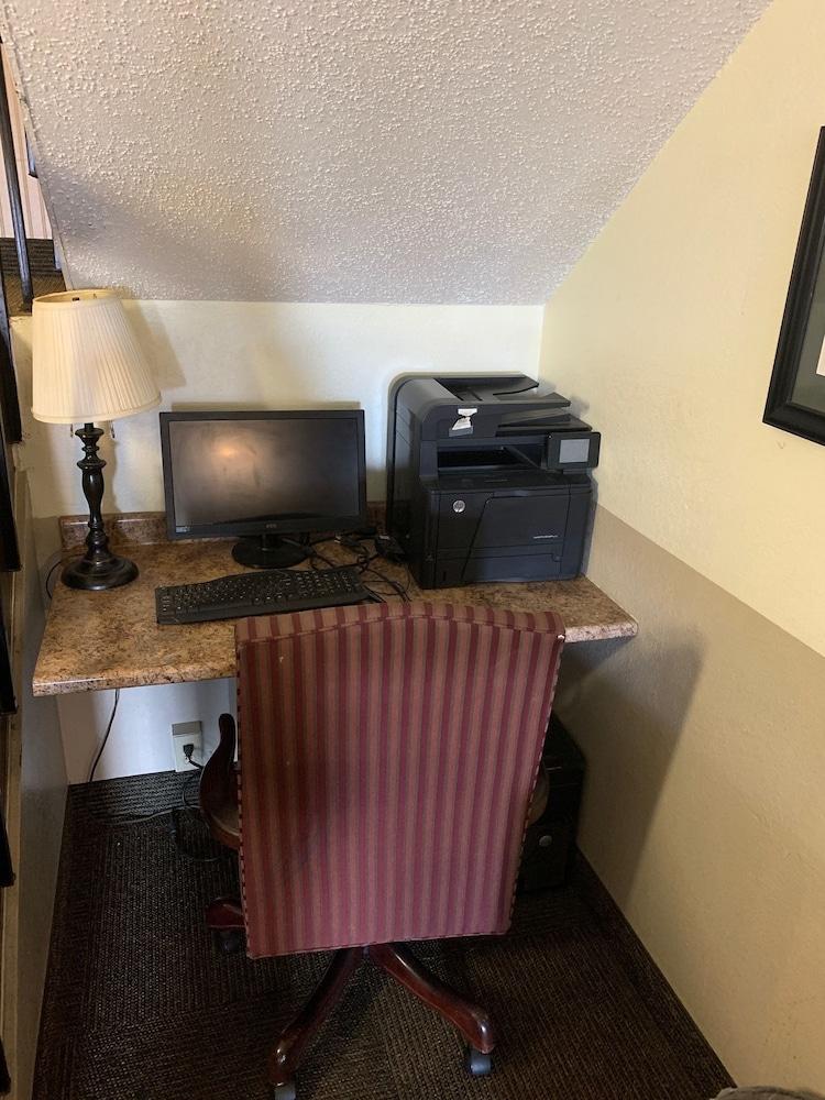 Super 8 By Wyndham Newburgh/West Point Stewart Intl Airport Motel Ngoại thất bức ảnh