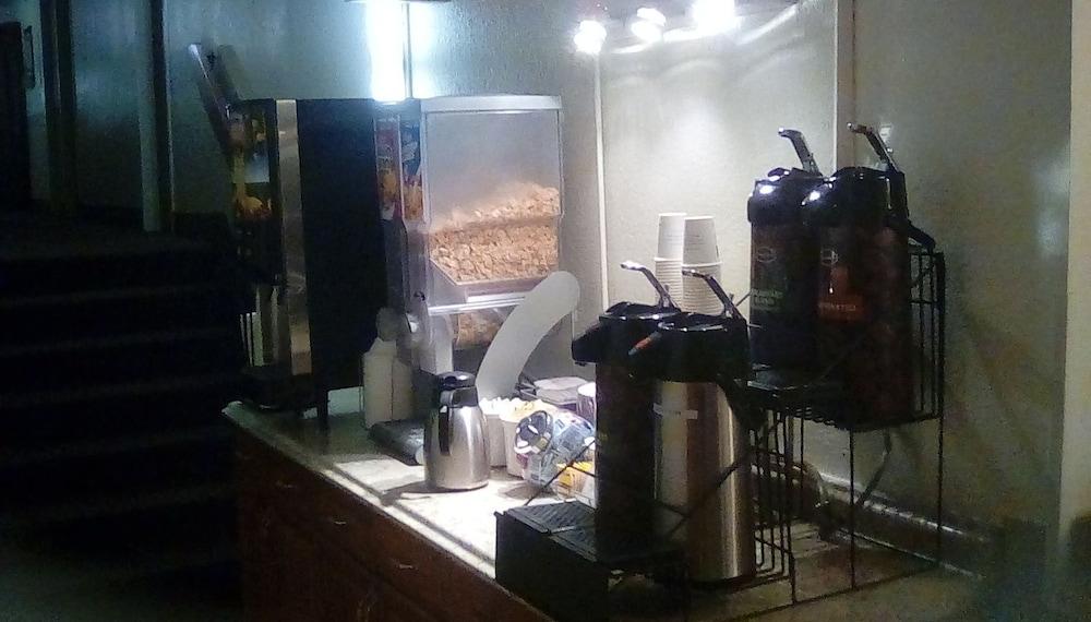 Super 8 By Wyndham Newburgh/West Point Stewart Intl Airport Motel Ngoại thất bức ảnh