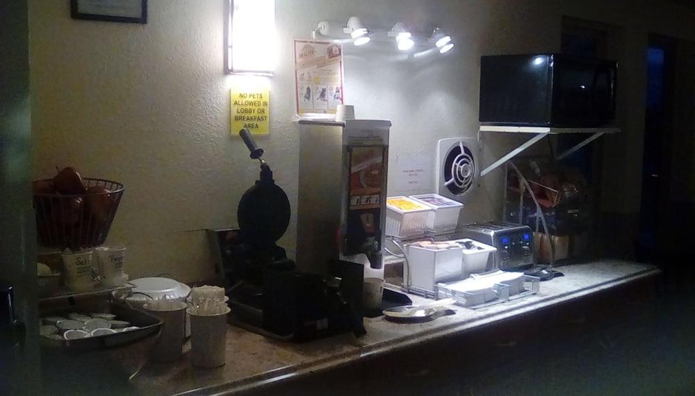 Super 8 By Wyndham Newburgh/West Point Stewart Intl Airport Motel Ngoại thất bức ảnh