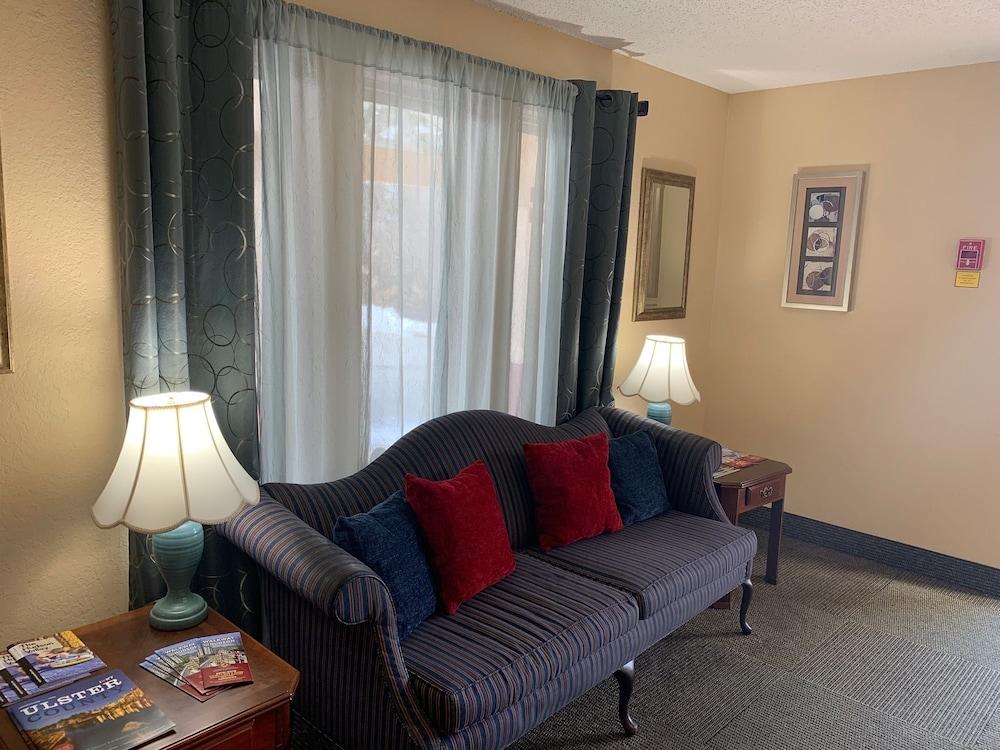 Super 8 By Wyndham Newburgh/West Point Stewart Intl Airport Motel Ngoại thất bức ảnh