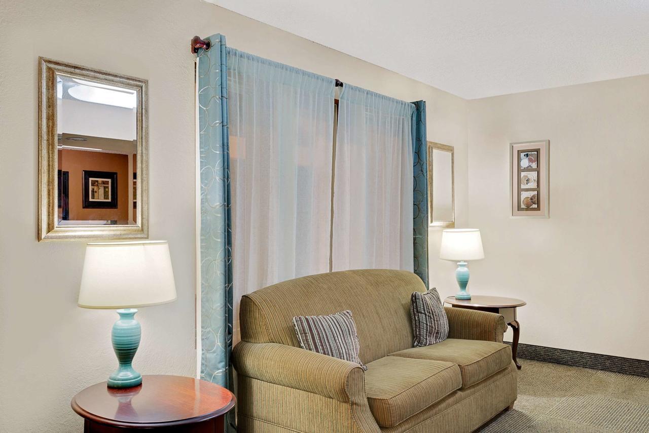 Super 8 By Wyndham Newburgh/West Point Stewart Intl Airport Motel Ngoại thất bức ảnh